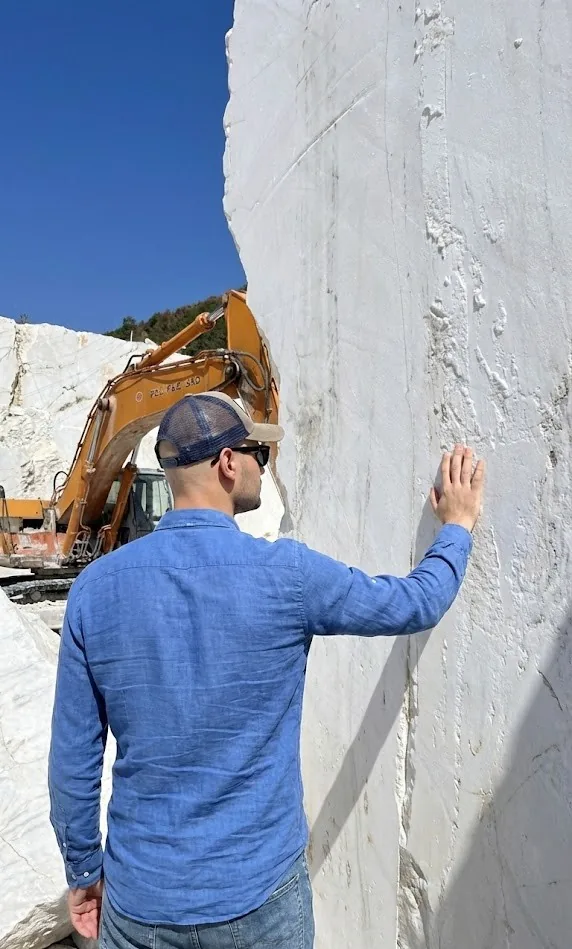 Selecting and verifying stone slabs against the approved sample
